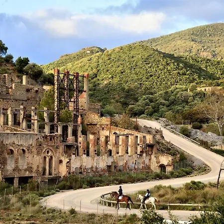 Nyaraló In Casa Con Cortili Ad - Sardegna